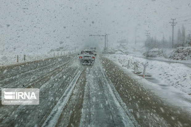 برف، باران و مه پدیده حاکم بر جاده‌های کردستان است