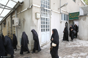 بازدید جمعی از دانشجویان دانشگاه فرهنگیان اراک از بیت امام خمینی (س) در جماران