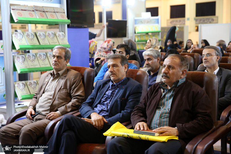 محفل شعر «حضور» در غرفه موسسه تنظیم و نشر آثار امام خمینی(س) نمایشگاه قرآن کریم