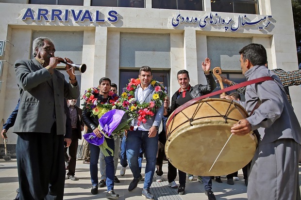 طلایی های کشتی آسیا به کرمانشاه بازگشتند