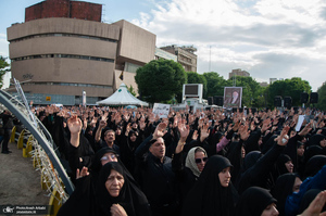 تجمع مردمی در سوگ شهادت رئیس جمهوری و هیات همراه در میدان ولیعصر (عج)
