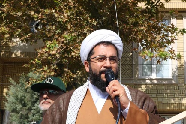 بسیجیان نماد اقتدار و ایثار هستند