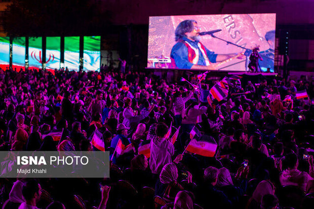 چرا همایون شجریان در میدان آزادی، نه اما پرواز همای، حامد همایون، میثم ابراهیمی و راغب در میدان انقلاب، آری؟