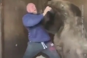 مبارزه ورزشکار روس با یک خرس !