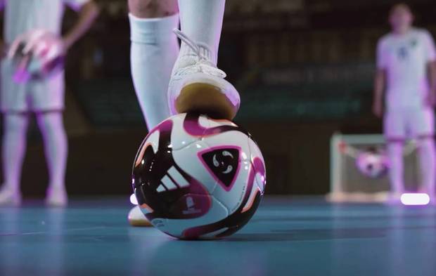 ویدیو| طلبکار زن بازی فوتسال را در یزد متوقف کرد!