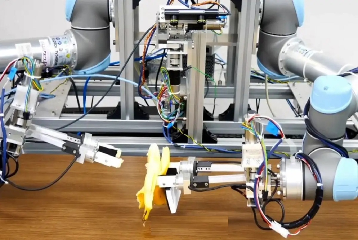 دانشمندان یک ربات برای پوست کندن موز ساختند 
