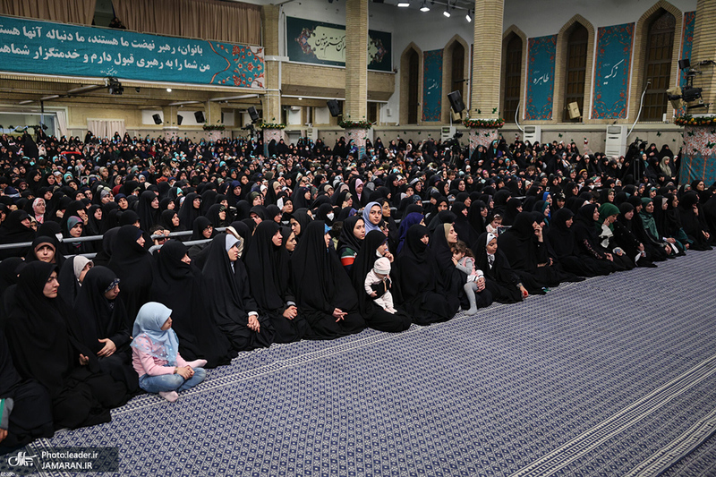 دیدار هزاران نفر از زنان و دختران با رهبر معظم انقلاب