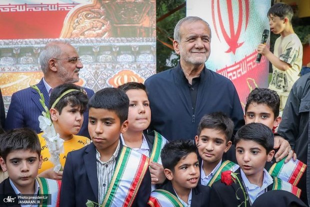 حضور پزشکیان در آیین گرامیداشت یاد شهدای خردسال تجاوز رژیم صهیونیستی + عکس ها