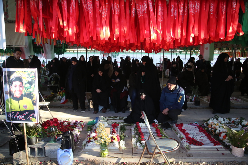 مهمانی لاله ها در قطعه شهدای بهشت زهرا