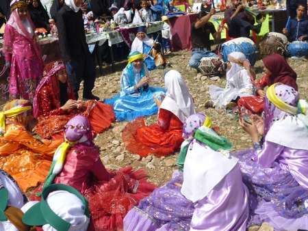 جشنواره فرهنگی و هنری منطقه ای عشایر در مروست خاتم آغاز شد