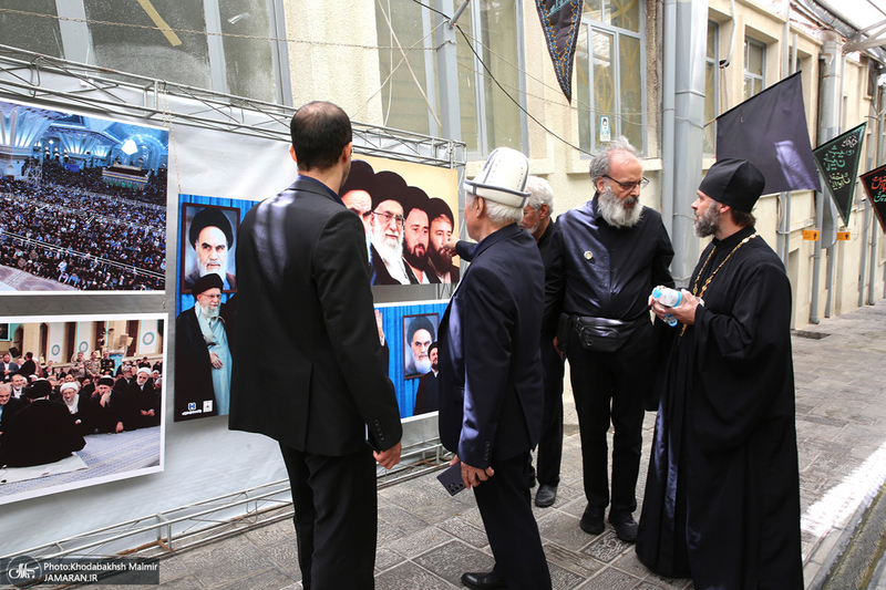 بازدید میهمانان خارجی جهت شرکت در مراسم رهبر شهید از حسینیه جماران