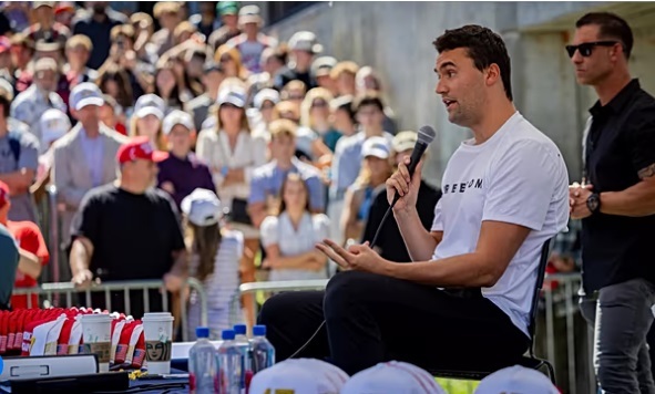 چرا خبر قتل چارلی کرک، فعال راست‌گرای آمریکایی، در شبکه‌های اجتماعی ترند شد؟