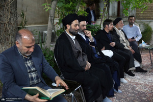 حضور شخصیت های حوزوی در منزل سید حسین خمینی