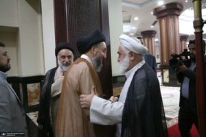 ادای احترام سید عمار حکیم به حضرت امام خمینی (س)