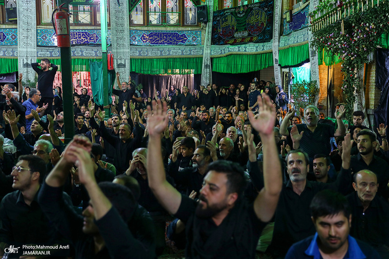 آیین سنتی نخل گردانی و عزاداری ظهر عاشورا در تکیه بزرگ تجریش