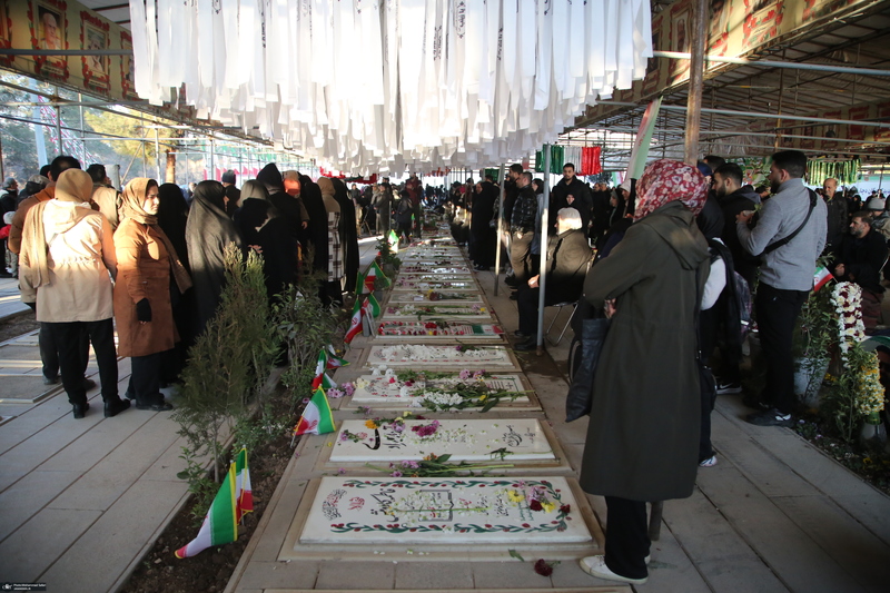 مهمانی لاله ها در قطعه شهدای بهشت زهرا