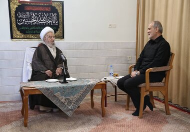 آیت الله العظمی مکارم شیرازی به پزشکیان: مردم با سه مشکل عمده روبه‌رو هستند؛  «تورم» به خصوص در مواد غذایی، «مسکن» و «اشتغال» برای جوانان