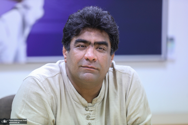 اکبر رجبی، فعال اجتماعی: بندرعباس فقط یک حادثه نبود، یک درد دیده‌نشده بود/ مردم هیچ‌چیزی نخواستند، اما ما همه به آن‌ها بدهکاریم/ آتش‌نشان‌ها روزها نخوابیدند، اما کسی از آنها نگفت/ به‌جای دلسوزی از دور، باید کنار مردم ایستاد