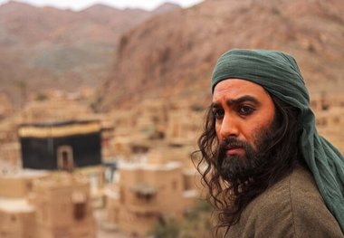 چالش‌های گریم بازیگر «مهمان کُشی» با ۲ نقش متفاوت
