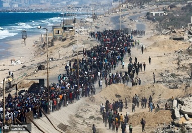 بازگشت هزاران فلسطینی به شمال غزه پس از عقب‌نشینی اسرائیل و برقراری آتش‌بس