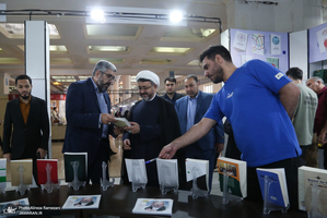 حضور حجت الاسلام و المسلمین علی کمساری در سی و ششمین نمایشگاه کتاب تهران