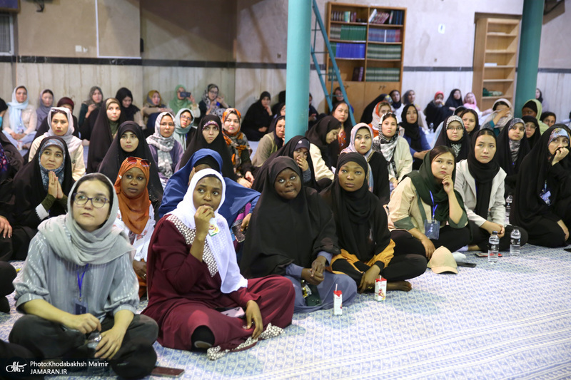 بازدید دانشجویان بین المللی سراسر کشور از بیت امام خمینی (س) در جماران