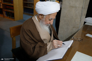 بازدید آیت الله العظمی جوادی آملی از کتابخانه موسسه امام جعفرصادق (ع)
