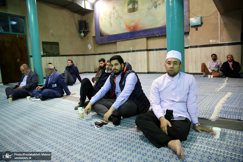 بازدید جمعی از شرکت کنندگان سی وششمین دوره مسابقات بین المللی قرآن کریم از جماران‎