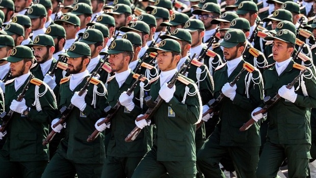 مردم فارس در حمایت از سپاه پاسداران راهپیمایی می کنند