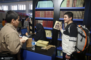 غرفه موسسه تنظیم و نشر آثار امام خمینی (س) در سی و پنجمین نمایشگاه کتاب تهران- 3