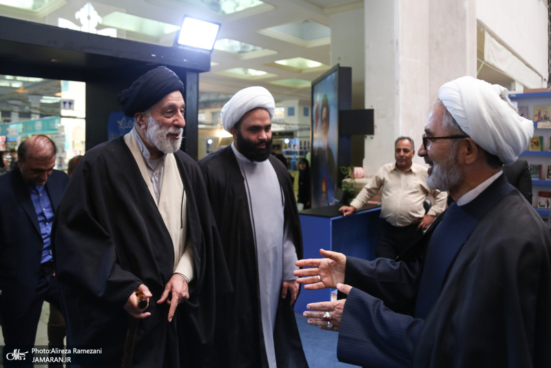 غرفه موسسه تنظیم و نشر آثار امام خمینی (ره) در سی و ششمین نمایشگاه کتاب تهران-4