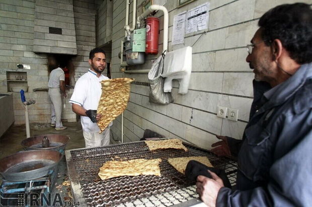 نانوایی‌های مشهد از دریافت پول نقد منع شدند