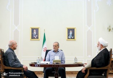 جلسه سران قوا به میزبانی پزشکیان برگزار شد + عکس ها