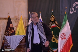 گردهمایی مسئولین بسیج دانشجویی و طلاب بسیجی در حرم امام با سخنرانی رئیس‌جمهور پزشکیان (50)