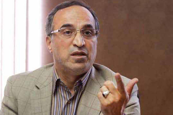 واعظ آشتیانی: هزینه‌های فوتبال به اندازه‌ای نباشد که به روح و روان مردم خدشه وارد کند/ نه حرفه‌ای هستیم نه معنای حرفه‌ای را می‌دانیم