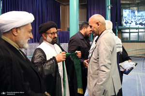 ادای احترام جمعی از موکب داران عراقی نسبت به مقام شامخ حضرت امام(س)