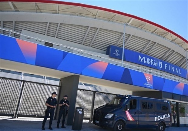 اتفاق عجیب پیش از فینال لیگ قهرمانان؛ سرقت بلیت تماشاگران توسط مأموران قلابی
