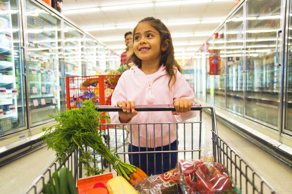 نحوه صحیح برخورد با بهانه‌گیری‌ کودکان در خرید عید 