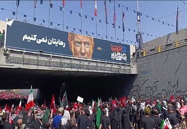 ترامپ سنگباران شد + فیلم