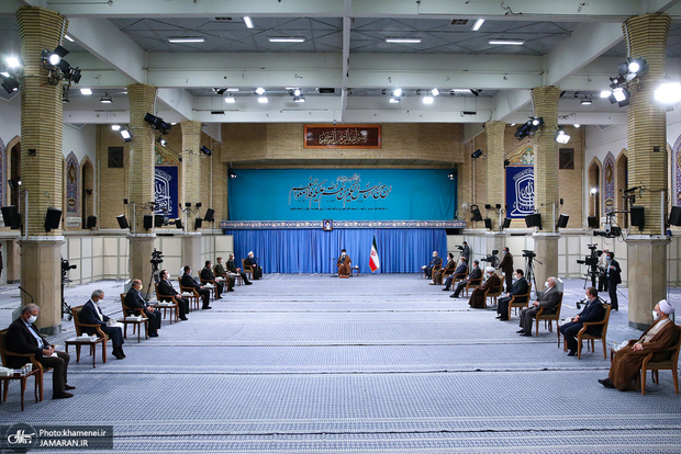 انتقاد شدید رهبر معظم انقلاب از توهین به دولت و رییس جمهور: هتک حرمت حرام است/ انتقاد با هتک حرمت تفاوت دارد