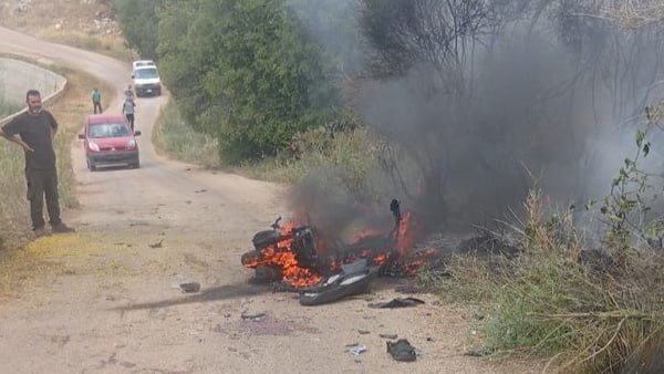 حمله هوایی اسرائیل به یک موتور سیکلت در لبنان + عکس