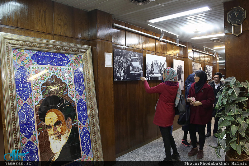 بازدید جمعی از دانشجویان زبان فارسی کشورهای خارجی از بیت امام در جماران 