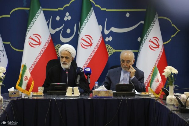 مراسم گرامیداشت روز پرچم با تأکید بر اقتدار ملی و انسجام اجتماعی در بنیاد ایران‌شناسی برگزار شد