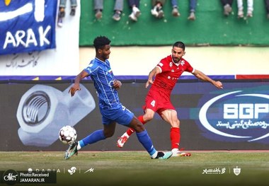 چرخش مهاجم بلاتکلیف استقلال به سوی پرسپولیس؟