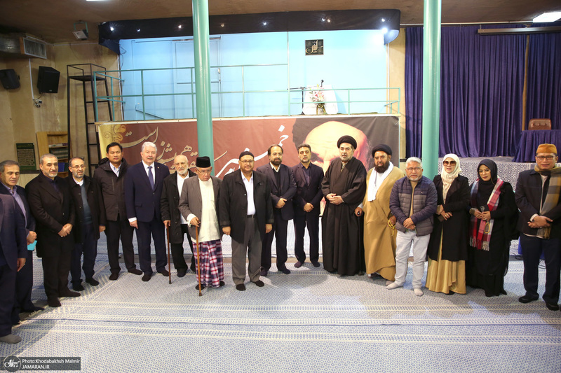 بازدید جمعی از مهمانان شرکت کننده رویداد بین المللی جایزه جهانی امام خمینی از جماران