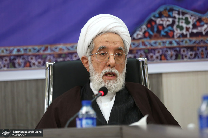 نشست صمیمانه اعضا هیات علمی پژوهشکده امام خمینی و انقلاب اسلامی با تولیت  معزز به مناسبت روز معلم