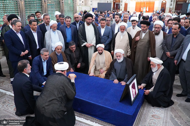 تجدید میثاق جمعی از مدیران و کارکنان بنیاد مسکن انقلاب اسلامی با آرمان های امام خمینی (س)