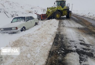 سرنشینان ۱۰ خودروی گرفتار در برف تاراز اندیکا نجات یافتند