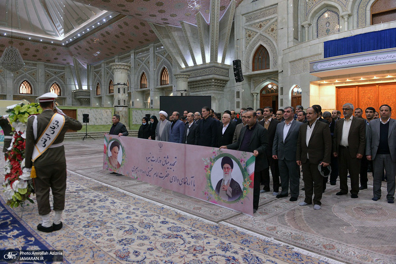 تجدید میثاق وزیر نیرو و کارکنان این وزارتخانه با آرمان‌های حضرت امام خمینی (س)