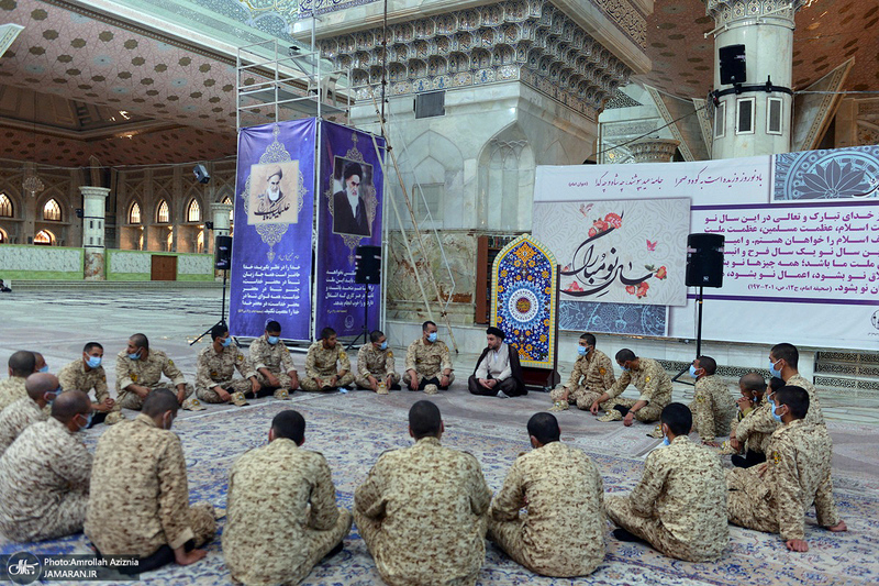 محفل انس با قرآن پرسنل وظیفه مرکز آموزش شهید اسدی دژبان کل ارتش در حرم امام خمینی (س)